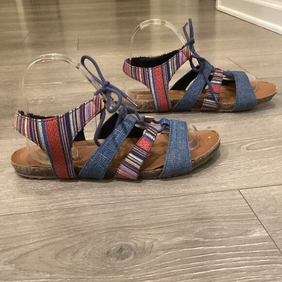 Minnetonka Elsie Woven Sandals US 8 Blue Denim Colorful Lace Up Flat Boho Beach - Picture 5 of 9